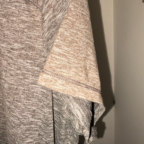 RBX Women's Heathered Gray V-Neck Tee - Picture 4 of 5